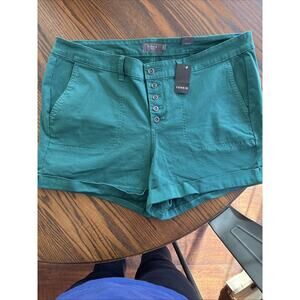 NWT NEW Women’s Torrid GreenShorts Size 20 Button Fly